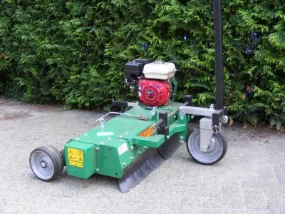 [65] Verticuteermachine breed