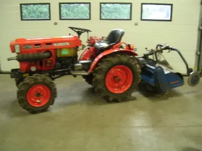 [18] Frees achter tractor