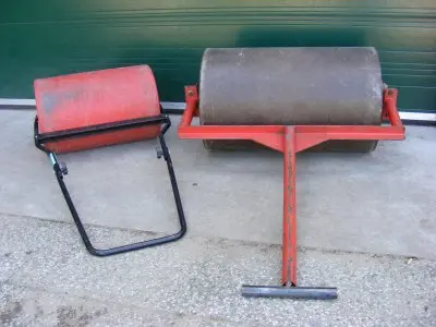 [21] Gazonrol (hand)